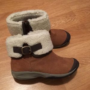 Easy spirit brown suede winter booties size 5.5